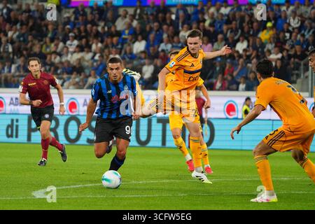 Bergamo, Italie. August 2025. Nikola Krstović während des italienischen Meisterschaftsspiels Serie A zwischen Atalanta BC und Pisa SC am 24. August 2025 im Gewiss-Stadion in Bergamo, Italien - Foto Alessio Morgese/DPPI Credit: DPPI Media/Alamy Live News Stockfoto