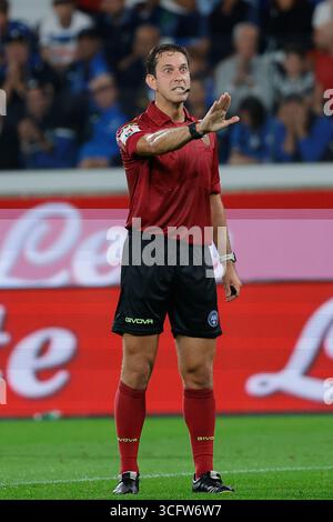 August 2025; Gewiss-Stadion, Bergamo, Italien, Fußball der Serie A, Atalanta gegen Pisa; Schiedsrichter Albert Ruben Arena Stockfoto