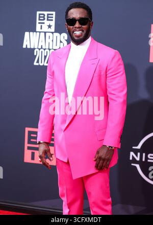 (DATEI) Gloria Estefans Ehemann Emilio droht Klage gegen Diddy Ankläger wegen „Freak Off“-Anschuldigungen. LOS ANGELES, KALIFORNIEN, USA – 26. JUNI: Der amerikanische Rapper, Sänger, Schauspieler, Plattenproduzent und Plattenmanager Diddy (Sean Love Combs, auch bekannt unter seinen Künstlernamen Puff Daddy oder P. Diddy) kommt bei den BET Awards 2022 an, die am 26. Juni 2022 im Microsoft Theater at L.A. Live in Los Angeles, Kalifornien, USA, stattfinden. (Foto: Xavier Collin/Image Press Agency) Stockfoto