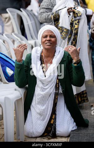 Jerusalem, Israel, 30. November 2016: Äthiopische Frauen in traditioneller Kleidung, Mitglieder der jüdischen Gemeinde Beta Israel, beten während der jährlichen Feier Stockfoto