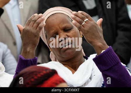 Jerusalem, Israel, 30. November 2016: Eine äthiopische Jüdin, Mitglied der jüdischen Gemeinde Beta Israel, betet während der jährlichen Feier von S Stockfoto