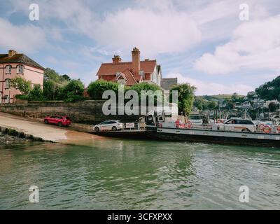 Die Kingswear Dartmouth Lower Fähre im Hafen von Dartmouth überquert den Fluss Dart, Dartmouth Devon England Großbritannien Stockfoto