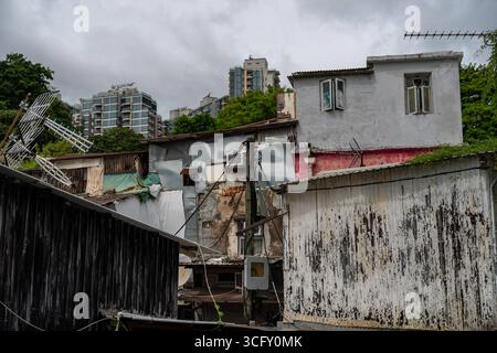 Hong Kong Cha Kwo Ling Village Eine allgemeine Ansicht mit Häusern im Cha Kwo Ling Village am 25. August 2025 in Hongkong. Cha Kwo Ling Village eine der letzten Siedlungen von Hong Kongs ist für den Abriss geplant. Foto von Vernon Yuen/Nexpher Images Stockfoto