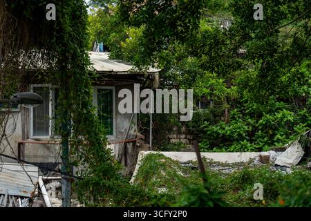 25. August 2025, Hong Kong, Hong Kong, Hong Kong: Eine allgemeine Ansicht mit Häusern im Dorf Cha Kwo Ling am 25. August 2025 in Hong Kong. Cha Kwo Ling Village eine der letzten Siedlungen von Hongkong ist für den Abriss geplant. (Credit Image: © Vernon Yuen/Nexpher Images via ZUMA Press Wire) NUR REDAKTIONELLE VERWENDUNG! Nicht für kommerzielle ZWECKE! Stockfoto