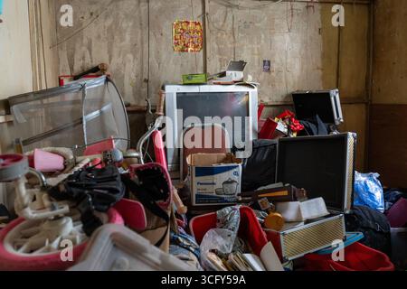 25. August 2025, Hong Kong, Hong Kong, Hong Kong: Eine allgemeine Ansicht, die ein verlassenes Haus im Dorf Cha Kwo Ling am 25. August 2025 in Hongkong zeigt. Cha Kwo Ling Village eine der letzten Siedlungen von Hongkong ist für den Abriss geplant. (Credit Image: © Vernon Yuen/Nexpher Images via ZUMA Press Wire) NUR REDAKTIONELLE VERWENDUNG! Nicht für kommerzielle ZWECKE! Stockfoto