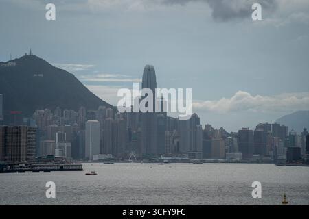 Hong Kong Daily Life Ein allgemeiner Blick auf die Skyline von Hongkong am 25. August 2025 in Hongkong. Foto von Vernon Yuen/Nexpher Images Stockfoto
