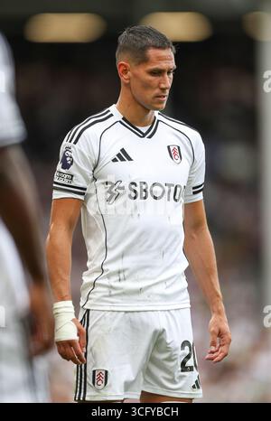 London, Großbritannien. August 2025. Fulham Mittelfeldspieler Sasa Lukic (20) während des Spiels Fulham FC gegen Manchester United FC English Premier League im Craven Cottage, London, Großbritannien am 24. August 2025 Credit: Megan Ewens/Every Second Media Credit: Every Second Media/Alamy Live News Stockfoto