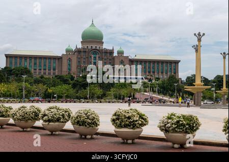 Das imposante Gebäude, „Perdana Putra“, ist das Büro des Premierministers von Malaysia und die Exekutive der malaysischen Bundesregierung Stockfoto