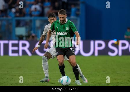 Domenico Berardi von US-Sassuolo Calcio im Gegensatz zu Mathias Olivera vom SSC Napoli während des Fußballspiels zwischen US-Sassuolo Calcio und SSC Napoli, Stockfoto