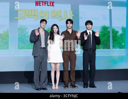 Seoul, Südkorea. August 2025. (L bis R) die südkoreanischen Schauspieler Gong Myung, Shin Eun-soo, Cha Yoo-min und Yoon Sang-hyun nehmen am 25. August 2025 an einem Fotogespräch zur NETFLIX-Serie „Love Untangled“ in Seoul, Südkorea, teil. (Foto: Lee Young-HO/SIPA USA Credit: SIPA USA/Alamy Live News Stockfoto