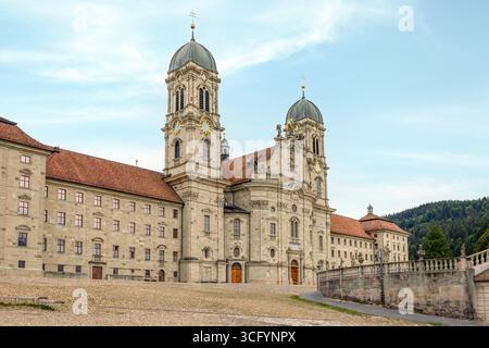Das barocke Kloster Einsiedeln ist eine bedeutende Benediktinerabtei und ein bedeutender Wallfahrtsort in der Zentralschweiz. Stockfoto