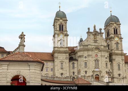 Das barocke Kloster Einsiedeln ist eine bedeutende Benediktinerabtei und ein bedeutender Wallfahrtsort in der Zentralschweiz. Stockfoto