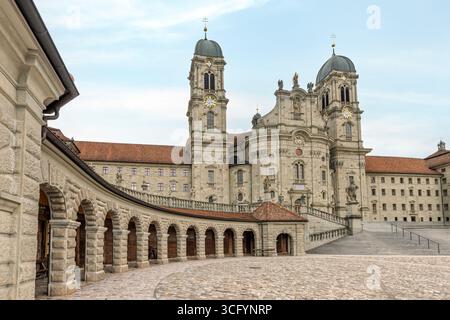 Das barocke Kloster Einsiedeln ist eine bedeutende Benediktinerabtei und ein bedeutender Wallfahrtsort in der Zentralschweiz. Stockfoto