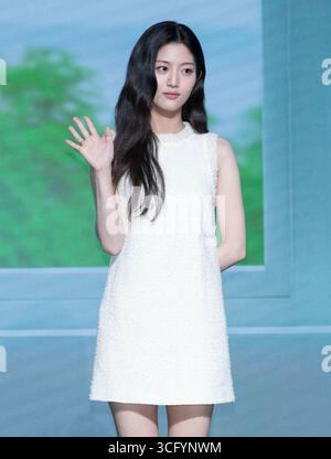 Seoul, Südkorea. August 2025. Die südkoreanische Schauspielerin Shin Eun-soo nimmt am 25. August 2025 an einem Fotogespräch für die NETFLIX-Serie „Love Untangled“-Pressekonferenz in Seoul Teil. (Foto: Lee Young-HO/SIPA USA) Credit: SIPA USA/Alamy Live News Stockfoto