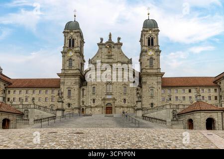 Das barocke Kloster Einsiedeln ist eine bedeutende Benediktinerabtei und ein bedeutender Wallfahrtsort in der Zentralschweiz. Stockfoto