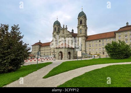Das barocke Kloster Einsiedeln ist eine bedeutende Benediktinerabtei und ein bedeutender Wallfahrtsort in der Zentralschweiz. Stockfoto