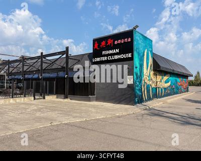 Fishman Lobster Clubhouse Restaurant Gebäude in Scarborough, Kanada, mit seinem prominenten Schild und einem lebhaften Hummergemälde an der Außenwand. S Stockfoto