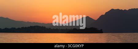 Sonnenaufgang über dem Lago Maggiore Baveno, Italien Stockfoto