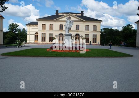 Blick auf das Schloss Drottningholm ist einer der königlichen Paläste und gehört zum UNESCO-Weltkulturerbe. Stockholm 25. August 2025 Schweden Stockfoto
