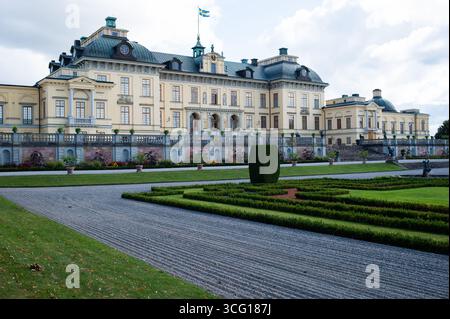 Blick auf das Schloss Drottningholm ist einer der königlichen Paläste und gehört zum UNESCO-Weltkulturerbe. Stockholm 25. August 2025 Schweden Stockfoto