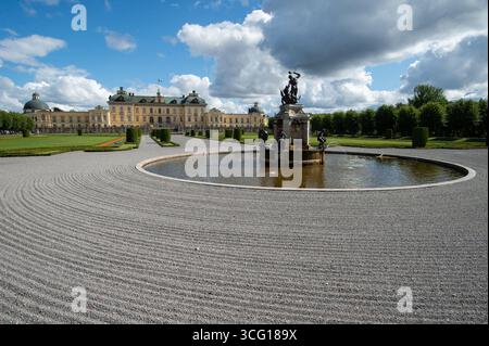 Blick auf das Schloss Drottningholm ist einer der königlichen Paläste und gehört zum UNESCO-Weltkulturerbe. Stockholm 25. August 2025 Schweden Stockfoto