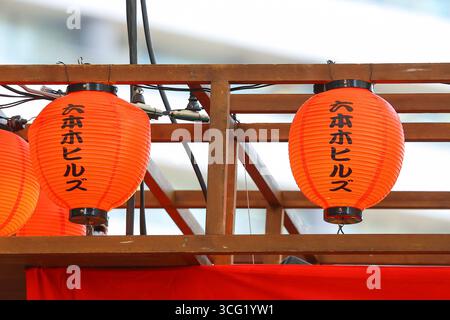 Roppongi Hills Bon Odori 2025 -JPN- 24. August 2025, Bon Odori in Roppongi Hills, Minato Ward, Tokio. Ist eines der japanischen Festivals. Es handelt sich um einen Tanz, der während der Bogenfestzeit zum Gedenken an die Toten gespielt wird. Tokio Japan Copyright: XKazukixOISHIx Stockfoto