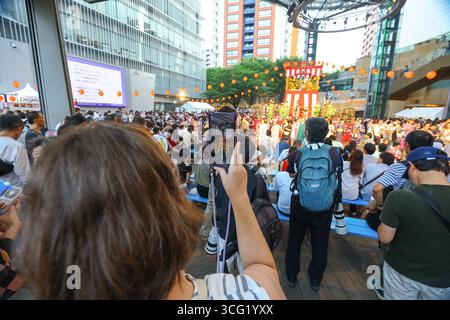 Roppongi Hills Bon Odori 2025 -JPN- 24. August 2025, Bon Odori in Roppongi Hills, Minato Ward, Tokio. Ist eines der japanischen Festivals. Es handelt sich um einen Tanz, der während der Bogenfestzeit zum Gedenken an die Toten gespielt wird. Tokio Japan Copyright: XKazukixOISHIx Stockfoto