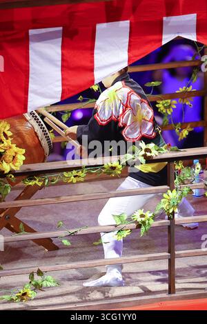 Roppongi Hills Bon Odori 2025 -JPN- 24. August 2025, Bon Odori in Roppongi Hills, Minato Ward, Tokio. Ist eines der japanischen Festivals. Es handelt sich um einen Tanz, der während der Bogenfestzeit zum Gedenken an die Toten gespielt wird. Tokio Japan Copyright: XKazukixOISHIx Stockfoto