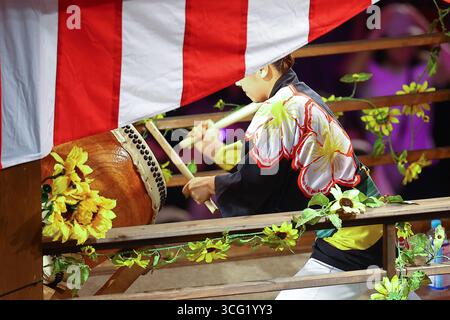 Roppongi Hills Bon Odori 2025 -JPN- 24. August 2025, Bon Odori in Roppongi Hills, Minato Ward, Tokio. Ist eines der japanischen Festivals. Es handelt sich um einen Tanz, der während der Bogenfestzeit zum Gedenken an die Toten gespielt wird. Tokio Japan Copyright: XKazukixOISHIx Stockfoto