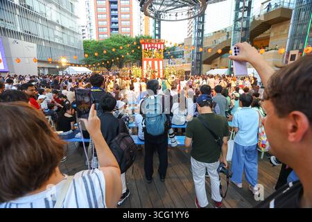 Roppongi Hills Bon Odori 2025 -JPN- 24. August 2025, Bon Odori in Roppongi Hills, Minato Ward, Tokio. Ist eines der japanischen Festivals. Es handelt sich um einen Tanz, der während der Bogenfestzeit zum Gedenken an die Toten gespielt wird. Tokio Japan Copyright: XKazukixOISHIx Stockfoto