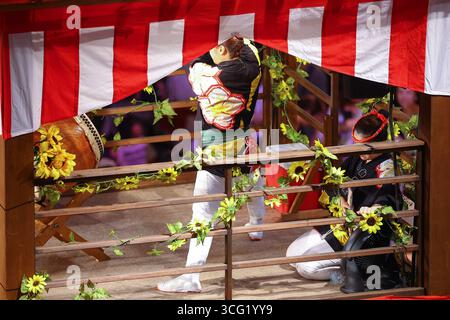 Roppongi Hills Bon Odori 2025 -JPN- 24. August 2025, Bon Odori in Roppongi Hills, Minato Ward, Tokio. Ist eines der japanischen Festivals. Es handelt sich um einen Tanz, der während der Bogenfestzeit zum Gedenken an die Toten gespielt wird. Tokio Japan Copyright: XKazukixOISHIx Stockfoto