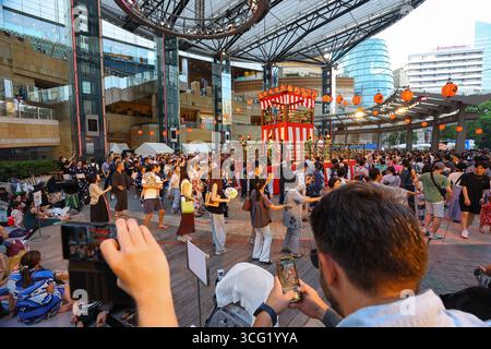 Roppongi Hills Bon Odori 2025 -JPN- 24. August 2025, Bon Odori in Roppongi Hills, Minato Ward, Tokio. Ist eines der japanischen Festivals. Es handelt sich um einen Tanz, der während der Bogenfestzeit zum Gedenken an die Toten gespielt wird. Tokio Japan Copyright: XKazukixOISHIx Stockfoto