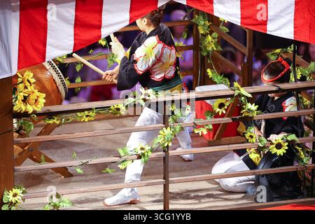 Roppongi Hills Bon Odori 2025 -JPN- 24. August 2025, Bon Odori in Roppongi Hills, Minato Ward, Tokio. Ist eines der japanischen Festivals. Es handelt sich um einen Tanz, der während der Bogenfestzeit zum Gedenken an die Toten gespielt wird. Tokio Japan Copyright: XKazukixOISHIx Stockfoto