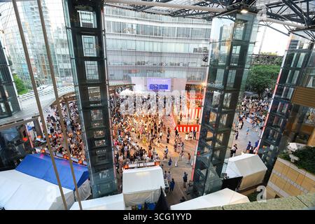 Roppongi Hills Bon Odori 2025 -JPN- 24. August 2025, Bon Odori in Roppongi Hills, Minato Ward, Tokio. Ist eines der japanischen Festivals. Es handelt sich um einen Tanz, der während der Bogenfestzeit zum Gedenken an die Toten gespielt wird. Tokio Japan Copyright: XKazukixOISHIx Stockfoto