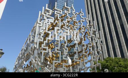 Los Angeles, Kalifornien, USA 22. August 2025 Kunstskulptur in Century City, Los Angeles, Kalifornien, USA. Foto: Barry King/Alamy Stock Photo Stockfoto