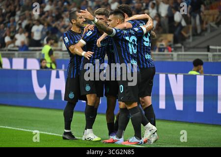 Mailand, Italien. August 2025. Alessandro Bastoni von Inter feiert sein Tor während der Serie Ein Spiel zwischen dem FC Inter gegen Torino FC im San Siro Stadion Credit: massimo insabato/Alamy Live News Stockfoto