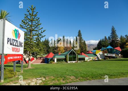 Stuart Landsborough's Puzzling World ist eine Touristenattraktion in der Nähe von Wānaka, Neuseeland Stockfoto