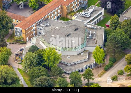 Luftbild, Kulturzentrum Berliner Platz und Franz-Stock-Gymnasium, Hüsten, Arnsberg, Ruhrgebiet, Nordrhein-Westfalen, Deutschland ACHTUNGxMINDESTHONORARx60xEURO *** Luftaufnahme, Kulturzentrum Berliner Platz und Franz Stock Gymnasium, Hüsten, Arnsberg, Ruhrgebiet, Nordrhein-Westfalen, Deutschland ATTENTIONxMINDESTHONORARx60xEURO Stockfoto