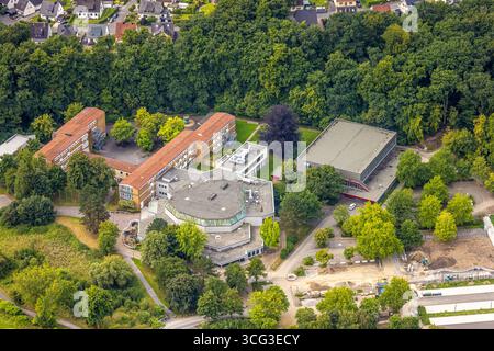 Luftbild, Kulturzentrum Berliner Platz und Franz-Stock-Gymnasium, Hüsten, Arnsberg, Ruhrgebiet, Nordrhein-Westfalen, Deutschland ACHTUNGxMINDESTHONORARx60xEURO *** Luftaufnahme, Kulturzentrum Berliner Platz und Franz Stock Gymnasium, Hüsten, Arnsberg, Ruhrgebiet, Nordrhein-Westfalen, Deutschland ATTENTIONxMINDESTHONORARx60xEURO Stockfoto