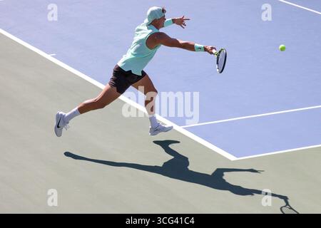 New York, Usa. August 2025. NEW YORK, USA - 26. AUGUST: Holger Rune aus Dänemark am 2. Tag der US Open 2025 im Billie Jean King National Tennis Center am 26. August 2025 in New York, USA. (Foto: Erik van Leeuwen/BSR Agency) Credit: BSR Agency/Alamy Live News Stockfoto