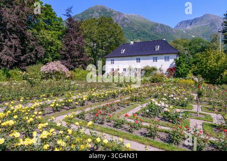 Baronie in Rosendal (Kvinnherad, Vestland), Westnorwegen. Das Schloss befindet sich in Hardanger, erbaut 1665 und ist die kleinste Burg Skandinaviens. Stockfoto