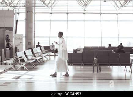 Innenraum des Passagierterminals am internationalen Flughafen Addis Abeba Bole in Äthiopien, Afrika. Stockfoto