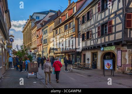 Colmar, Frankreich, Einkaufsstraße Rue des Clefs im Stadtzentrum. Stockfoto
