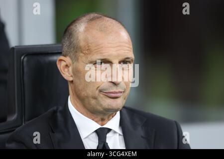 AC Mailand Cheftrainer Massimiliano Allegri während des Fußballspiels der Serie A zwischen Mailand und Cremonese im G Meazza Stadium in Mailand Norditalien - Stockfoto
