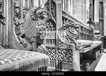 Schwarz-weiß-Bild von geschnitztem Holz in der St. Nicholas Kathedrale Kirche in Newcastle-upon-Tyne. Stockfoto
