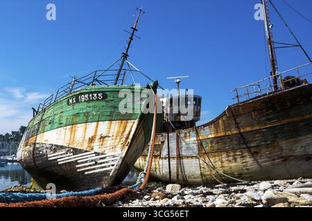 Schiffsfriedhof im Hafen von Camaret-Sur-Mer, Westfranzösische Küste, Camaret-Sur-Mer, Bretagne, Frankreich Stockfoto