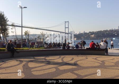 Blick auf die fatih-Sultan-mehmet-Brücke über den bosporus in istanbul Stockfoto