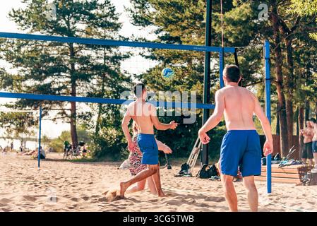 Sankt Petersburg, Russland, 17. August 2019, Beachvolleyball im Freien Stockfoto