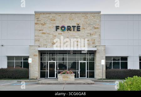 Houston, Texas, USA 06-22-2025: Forte audiovisuelle Firma, Geschäftsfiliale, Außenanlage. Stockfoto