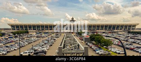 Washington Dulles Airport Terminal, Virginia, USA. Entworfen vom Architekten Eero Saarinen. Stockfoto